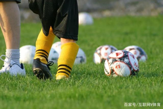 董宇辉直播中发现大闸蟹质量问题，现场要求更换供应商
